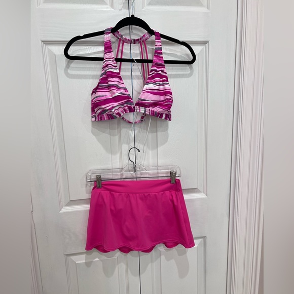 Venus swim top and skirted bottoms. - Picture 2 of 7